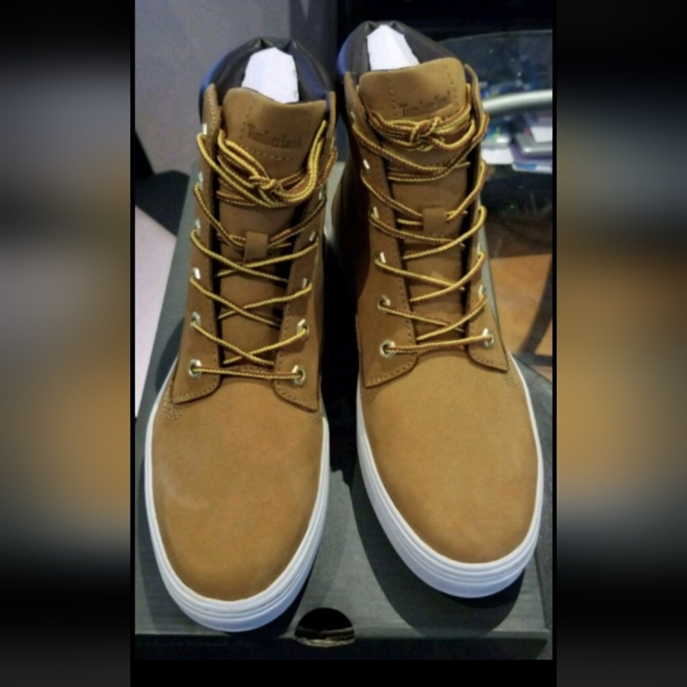Timberland- London 6-inch sneaker Boots Size: 10
